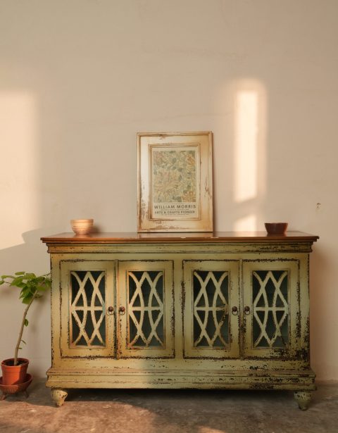 Transparency Wardrobe خزانة الشفافية