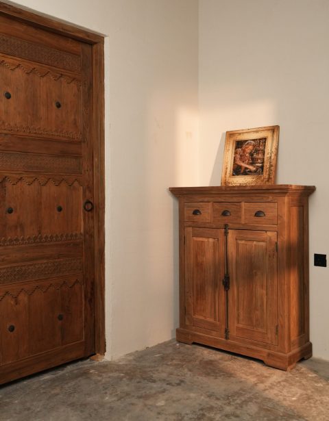 Lyon Cabinet (2 Doors, 3 Drawers)