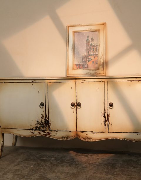 Luxurious Bombay Wardrobe خزانة بومباي الفاخرة