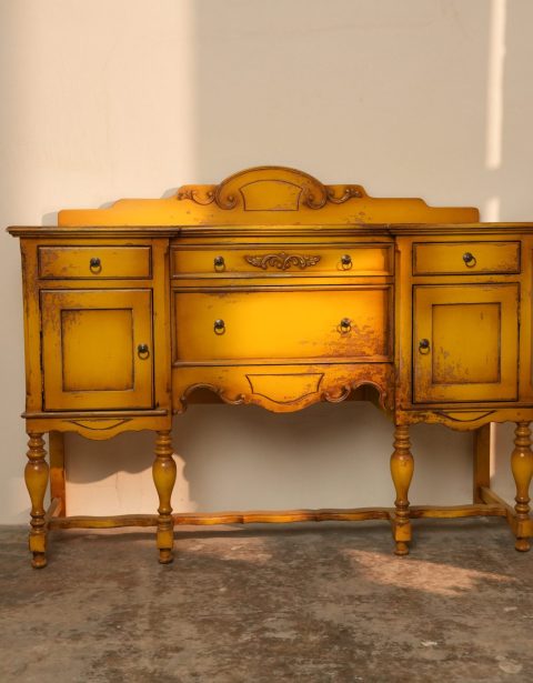خزانة الأبواب الأربعة The Four-Door Wardrobe