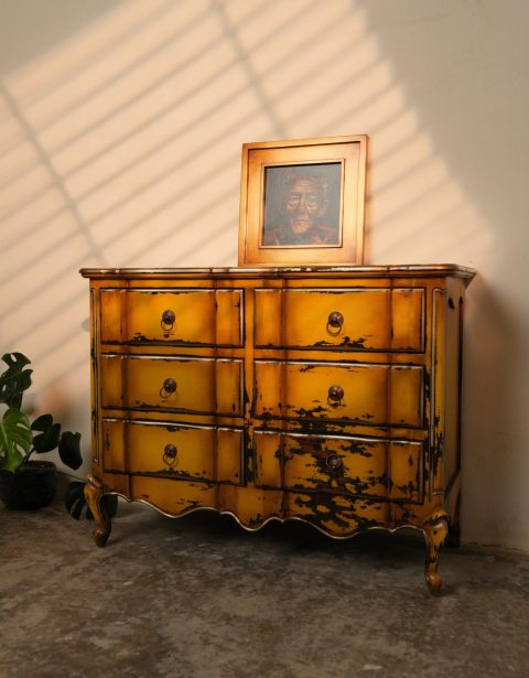 Classic Wardrobe Cabinet خزانة ملابس كلاسيكية