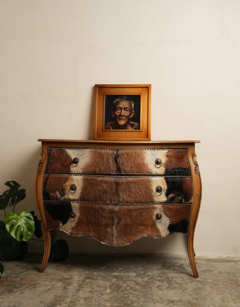 Petite Bombay Chest خزانة بومباي الصغيرة