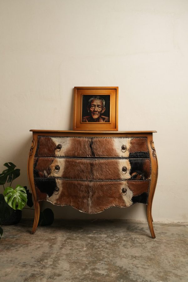 Petite Bombay Chest خزانة بومباي الصغيرة