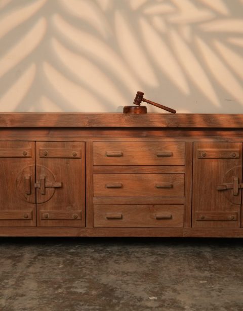 Heritage Cabinet خزانة الإرث
