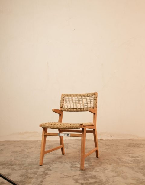 Alpha Outdoor Armchair كرسي ألفا الخارجي بذراعين