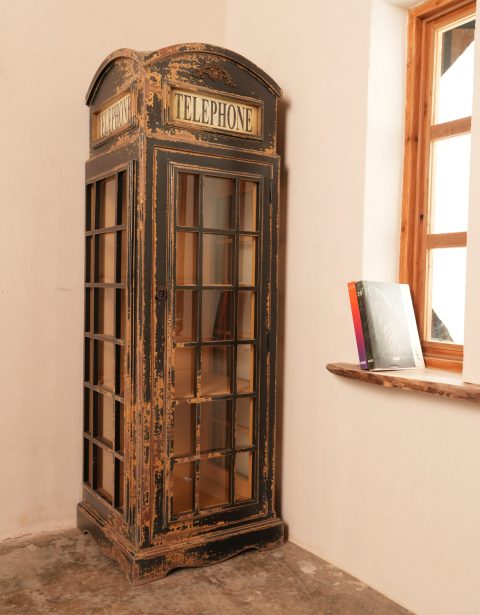Classic Telephone Cabinet صندوق الهاتف الكلاسيكي